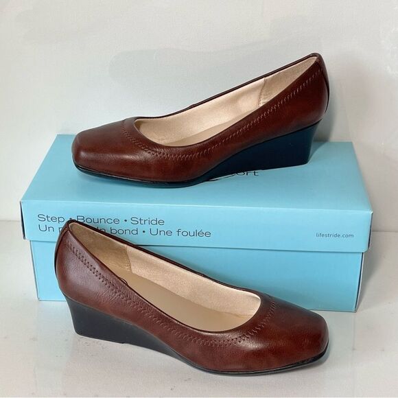 LifeStride Groovy Wedge Pump - Picture 1 of 7